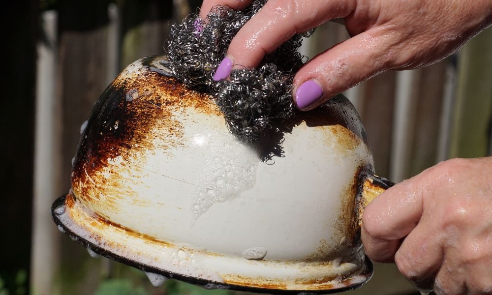 How to Clean a Burnt Saucepan